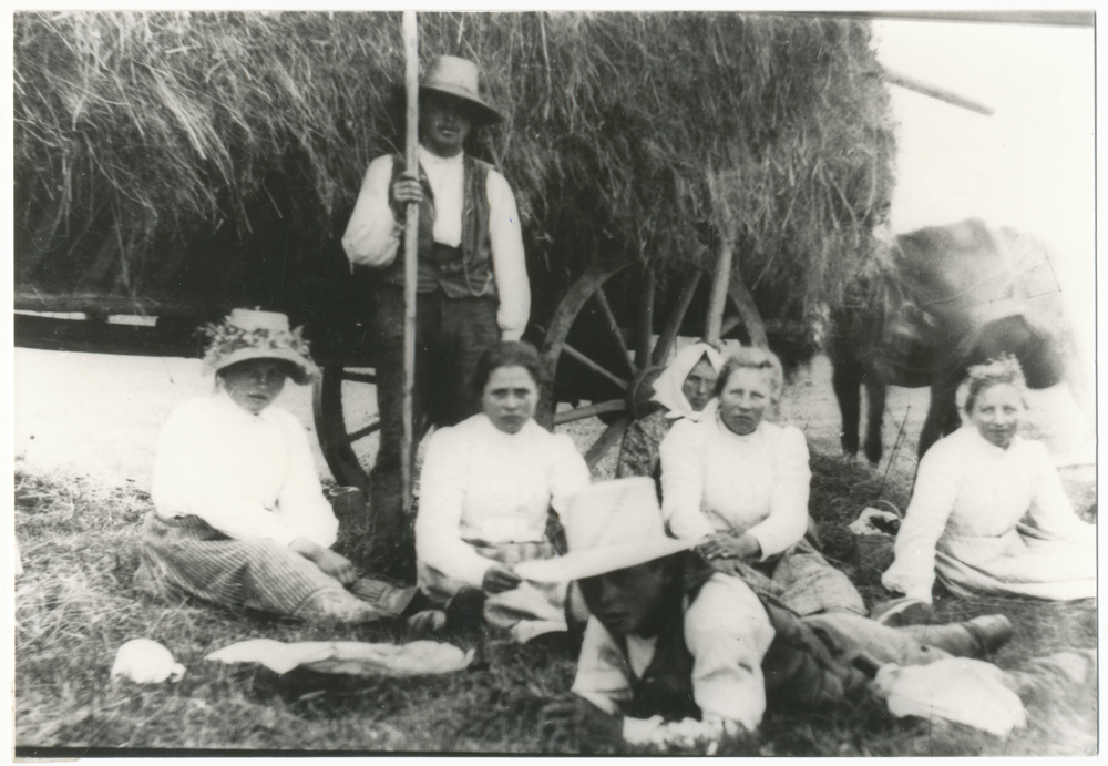 Tharau, Arbeitspause auf dem Feld