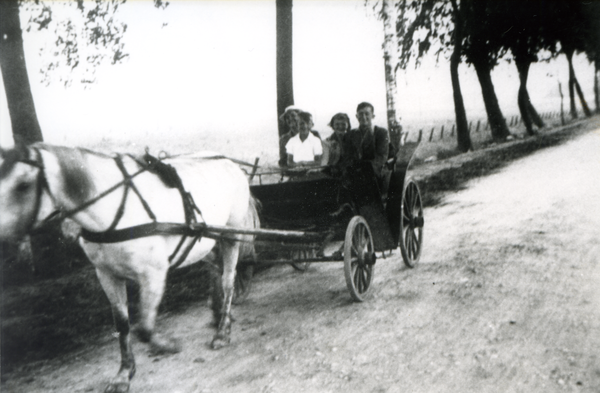 Barsen, Fuhrwerk auf der Straße Barsen-Kobbelbude