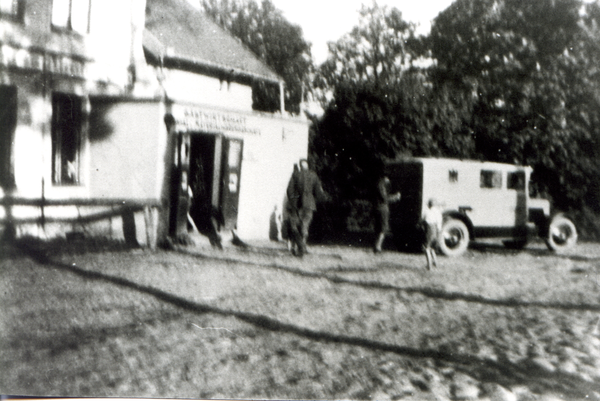 Knöppelsdorf, Ein Reichspostauto vor der Gastwirtschaft