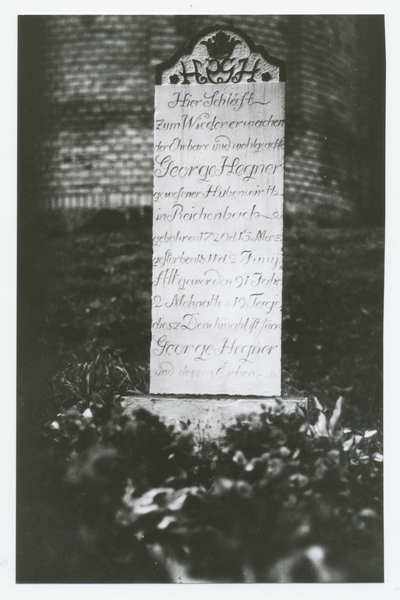 Reichenbach, Grabtafel von George Hegner auf dem Friedhof