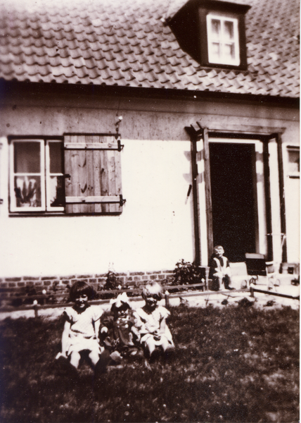 Ludwigsort, Doppelhaushälfte der Fam. Bogdahn in der Munasiedlung, Schulstraße 16