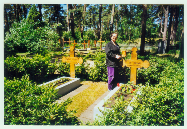 Nidden, Friedhof mit Gräbern der Familie Peleikis