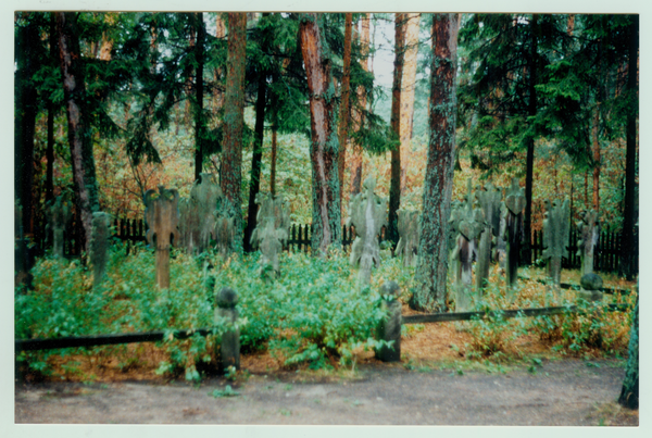 Nidden, Friedhof, alter Friedhofsteil mit Kurenkreuzen aus Holz