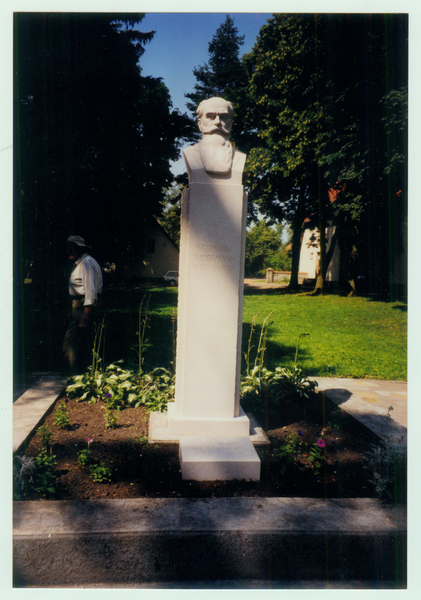 Heydekrug, Hermann-Sudermann-Denkmal