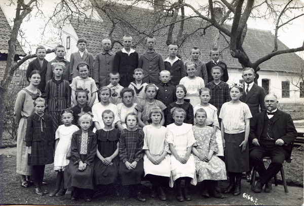 Perwilten Kr. Heiligenbeil, Klassenbild mit Hauptlehrer Leopold Kühnapfel