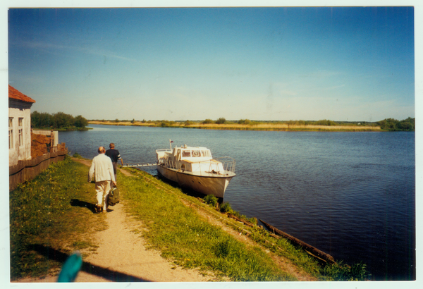 Labiau, Deimeufer, unser Boot erwartet uns