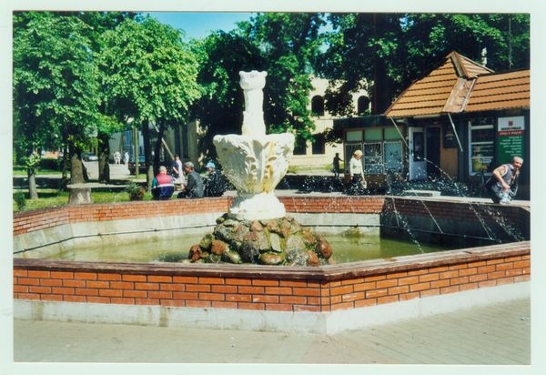 Cranz, Springbrunnen in Bahnhofsnähe