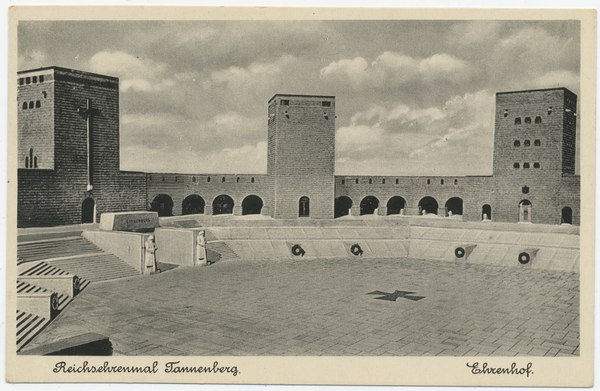 Hohenstein Kr. Osterode, Reichsehrenmal-Tannenberg, Ehrenhof