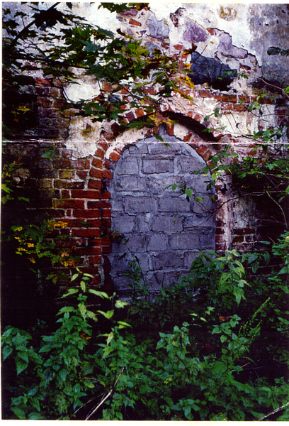 Pörschken Kr. Heiligenbeil (Новомосковское), Ehemalige ev. Kirche, Eingang von außen