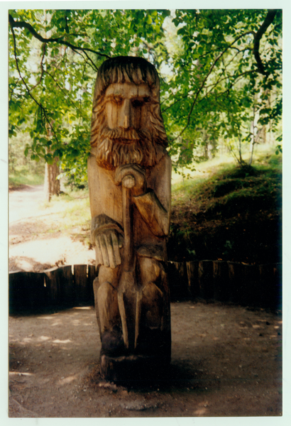 Schwarzort, Hexenberg, Holzskulptur