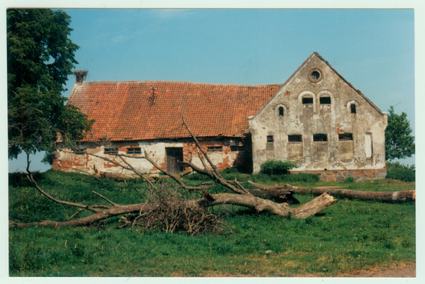 Rauterskirch, Dorfstraße mit einer Halbruine