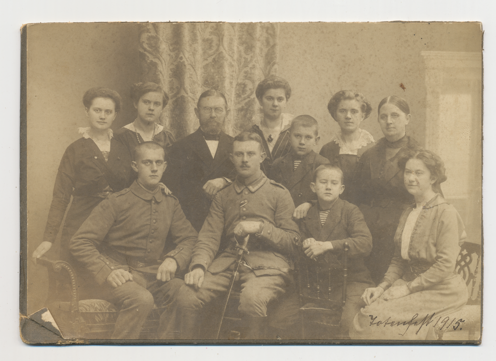 Königsberg (Pr.), Lehrerfamilie Kreutzer, Ehepaar und neun Kinder