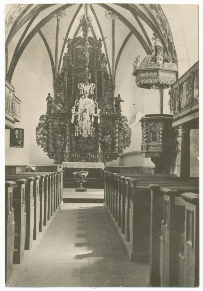 Tharau, Kirche, Altar und Kanzel