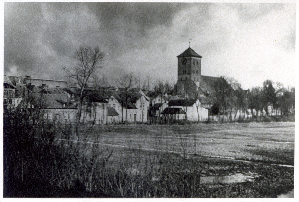 Heiligenbeil, Ortsansicht mit ev. Kirche, von der Schleusenbrücke aus