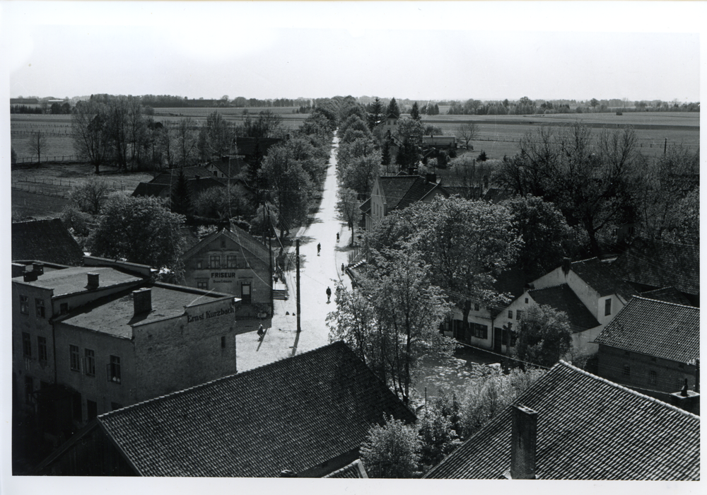 Bladiau, Ortsansicht über die Dorfstraße