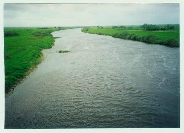 Sköpen, Blick auf die Gilge in Höhe der Brücke, flussabwaerts