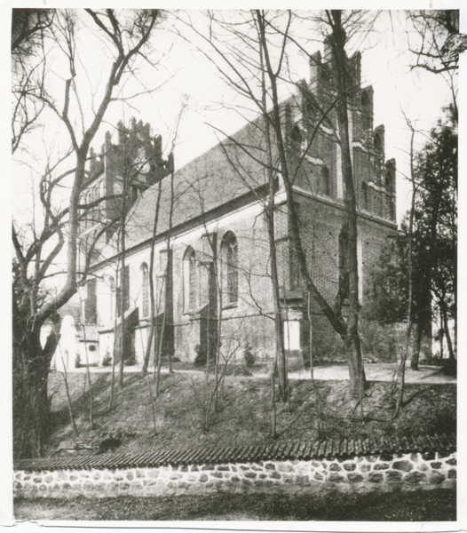 Tharau, Kirche von Südosten gesehen