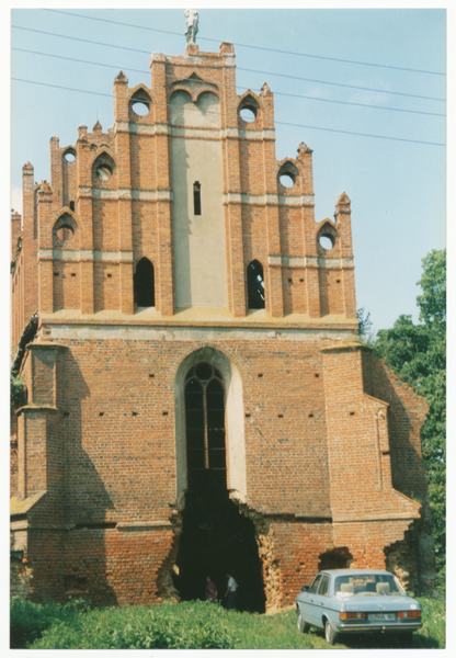 Tharau (Владимирово), Kirche, Giebel mit Loch