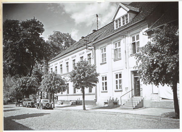 Nordenburg, Hindenburgstraße, Postgebäude und Pfarramt