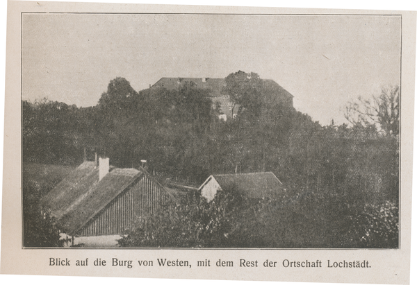 Lochstädt, Blick auf die Burg von Westen, mit dem Rest der Ortschaft