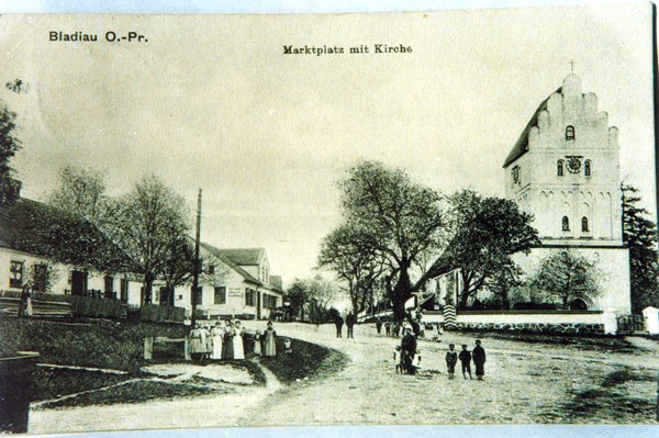 Bladiau, Marktplatz mit ev. Kirche