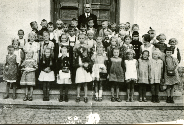 Bladiau, Kantor Hülse mit Schulanfängern