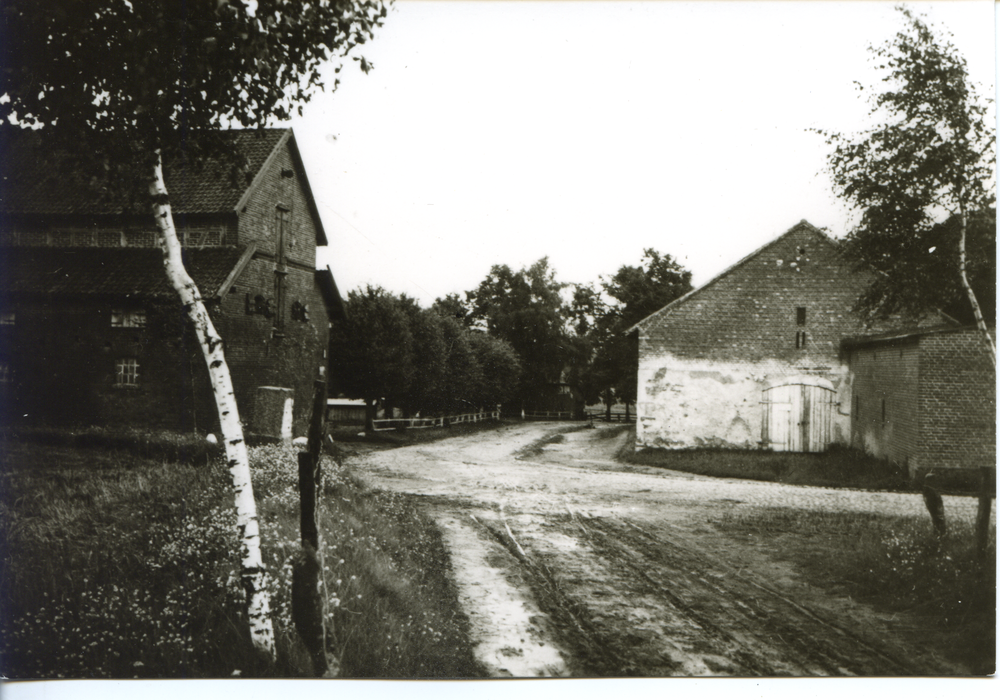 Groß Rödersdorf, Gut,  Eingang im Norden, Wegestern