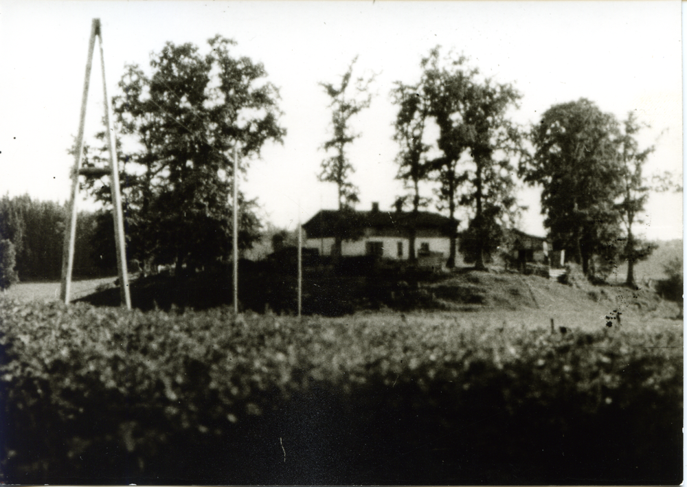 Groß Rödersdorf, Blick von der Jarftbrücke zur Anhöhe mit Jägerhaus