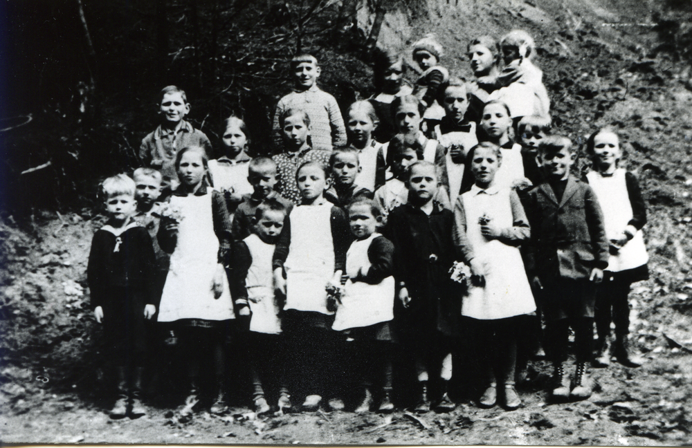 Klein Rödersdorf, Nach dem Kindergottesdienst mit Frl. Eva Falz
