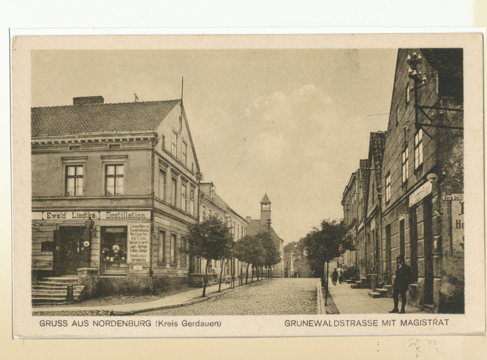 Nordenburg, Grunewaldstraße mit Magistrat