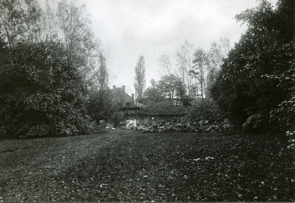 Grünwiese Kr. Heiligenbeil, Ort, Blick vom Gutshaus zur Schmiede