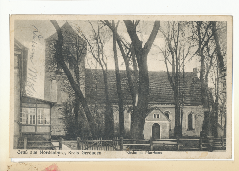 Nordenburg, Kirche mit Pfarrhaus