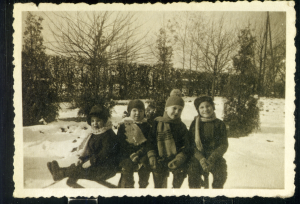 Haselau Kr. Heiligenbeil, Kinder Bolz (Winteraufnahme)