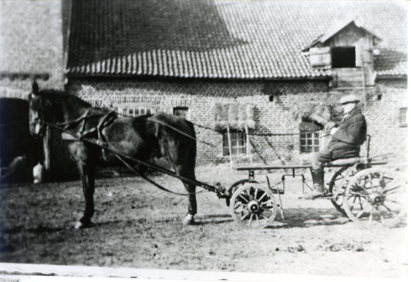 Partheinen, Inspektor Pauluhn mit Reitwagen