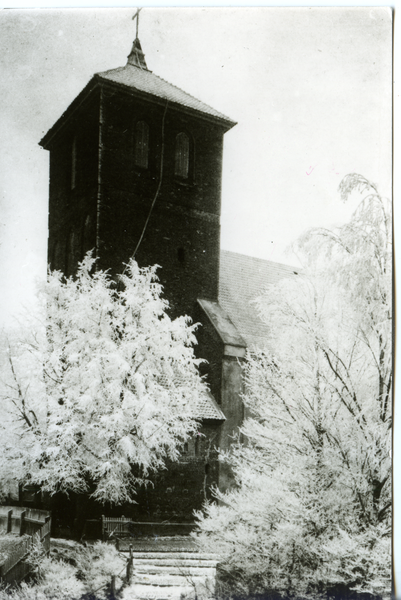 Zinten, Ev. Kirche mit dem Notdach (Raureifaufnahme?)
