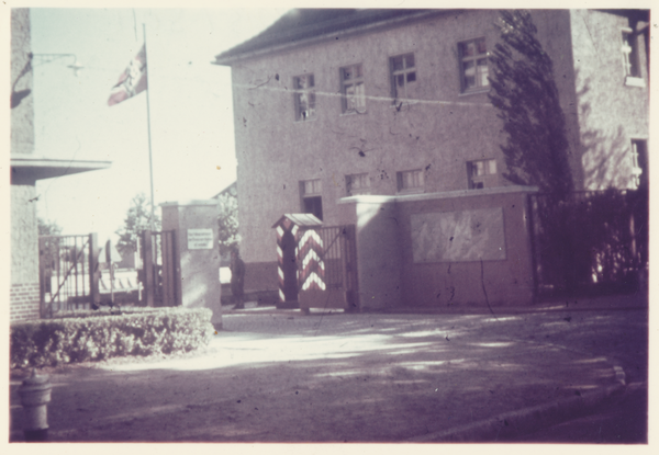 Preußisch Eylau, Artilleriekaserne, Eingang