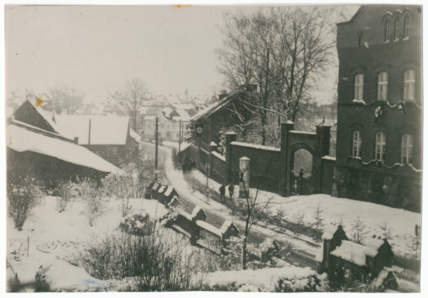 Preußisch Eylau, Aufbauschule im Mai mit Schnee